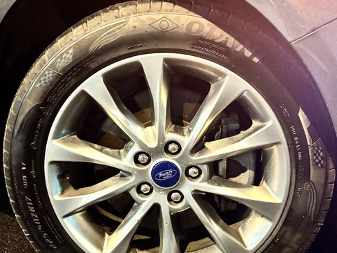 Used 2018 Ford Fusion Energi SE image 13