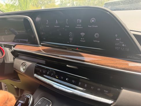 Used 2022 Cadillac Escalade ESV Sport Platinum w/ Heavy-Duty Trailer Package AWD/4WD image 12