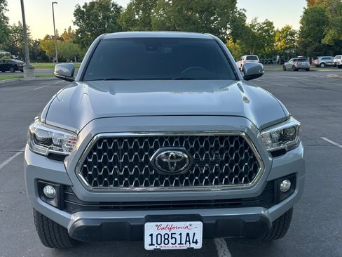 Used 2019 Toyota Tacoma TRD Off-Road w/ Technology Package RWD image 4