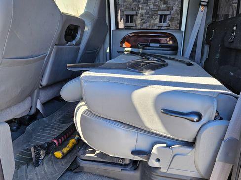 Used 2006 Ford F350 Lariat image 2