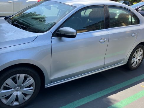 Used 2013 Volkswagen Jetta SE FWD image 17