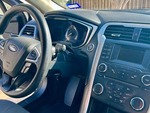 Used 2018 Ford Fusion SE image 9