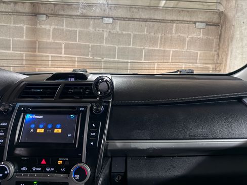 Used 2012 Toyota Camry LE image 12