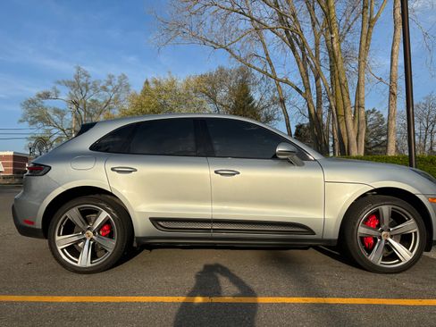 Used 2024 Porsche Macan S AWD/4WD image 2