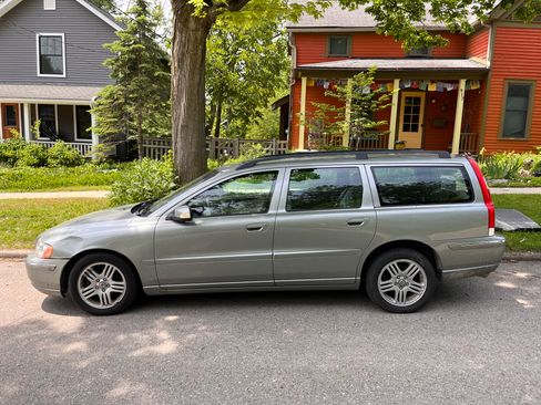 Used 2007 Volvo V70 2.5T FWD image 6