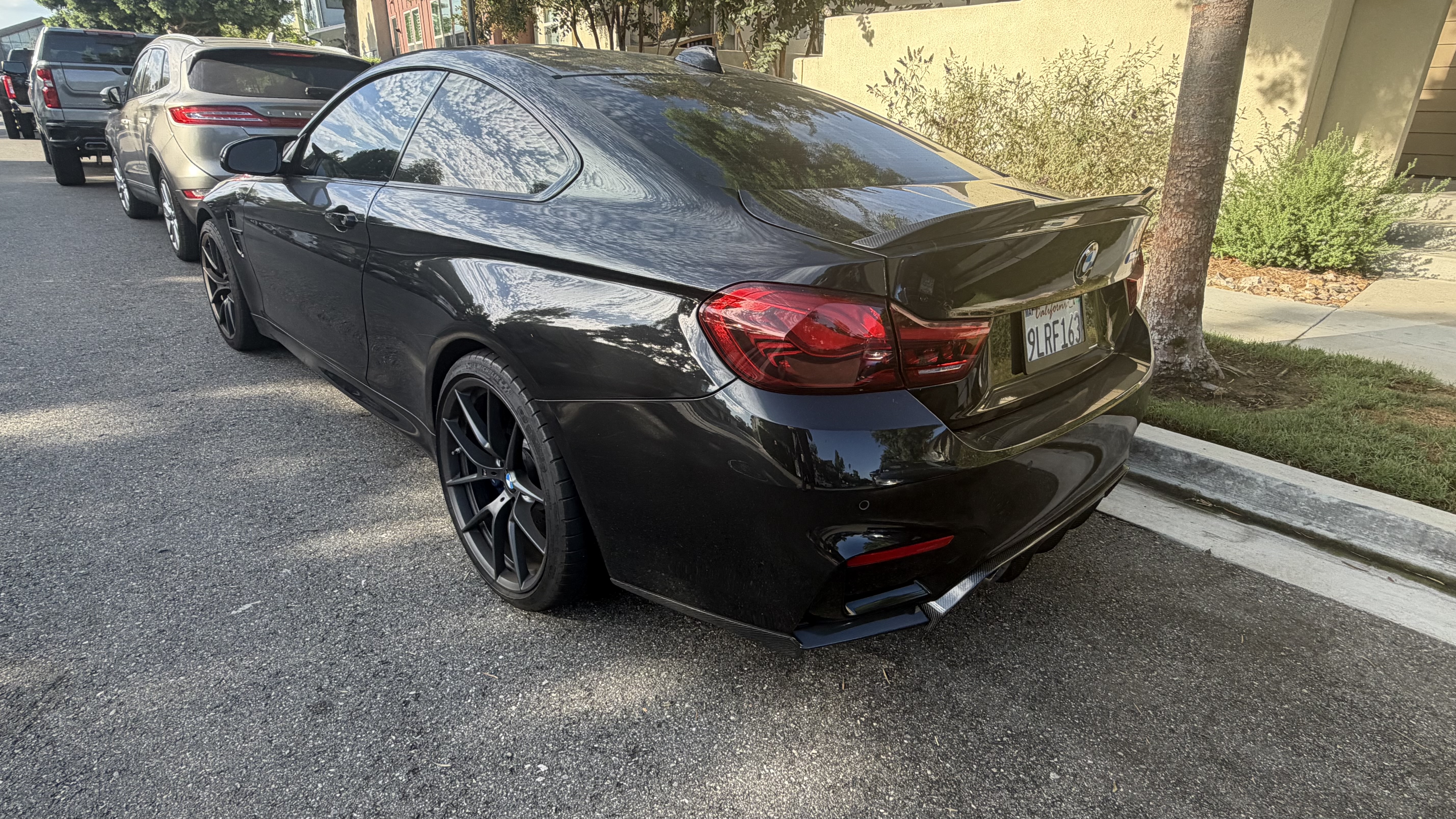 Used 2019 BMW M4 CS RWD image 4