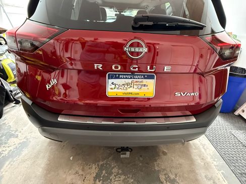 Used 2023 Nissan Rogue SV w/ SV Premium B Package image 2