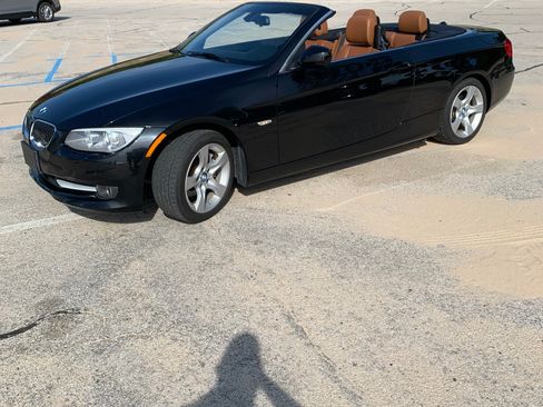 Used 2013 BMW 335i Convertible image 9