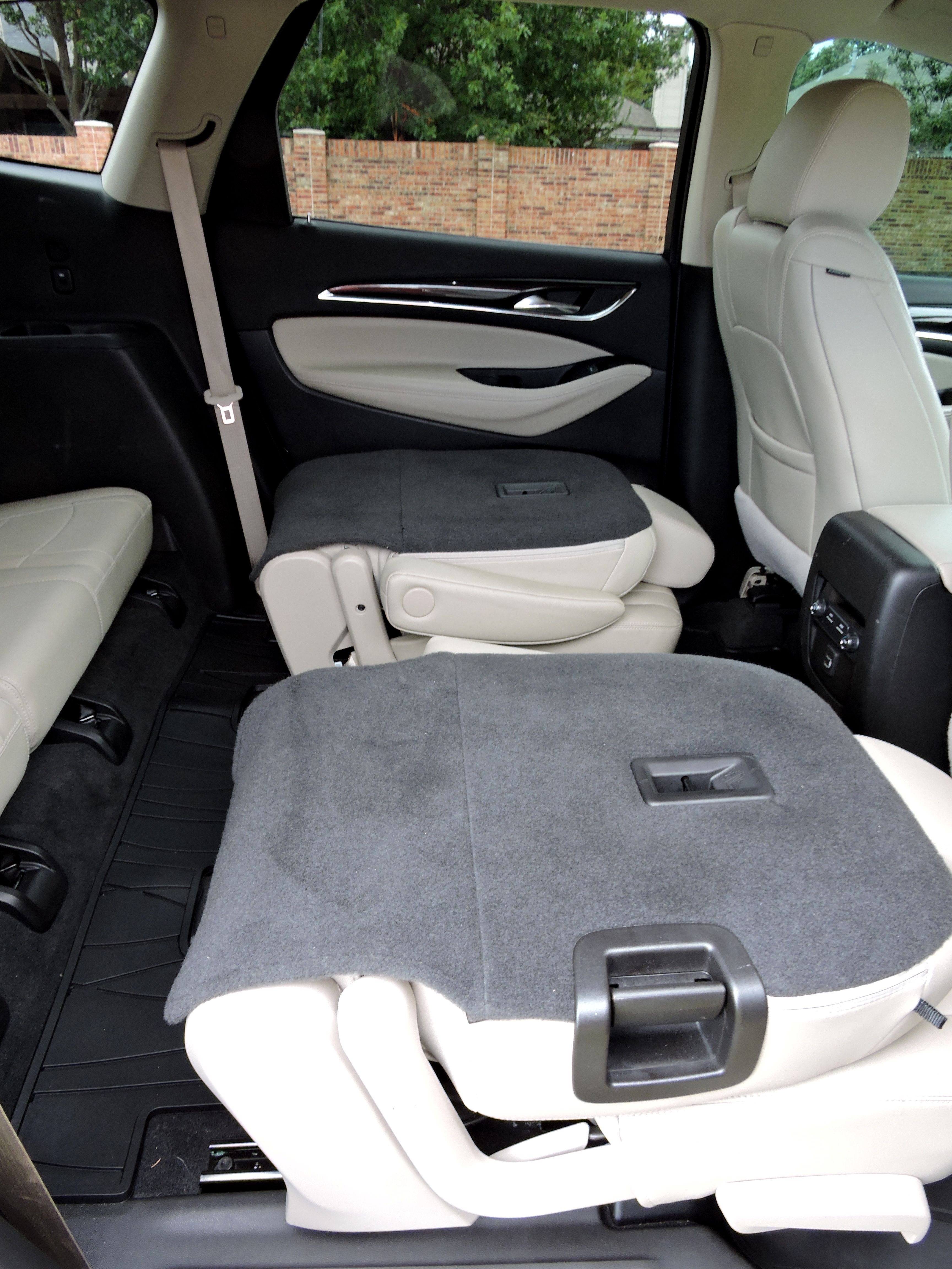 Used 2019 Buick Enclave Essence FWD image 17
