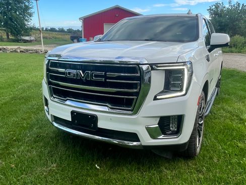Used 2023 GMC Yukon XL SLT w/ SLT Premium Package AWD/4WD image 6