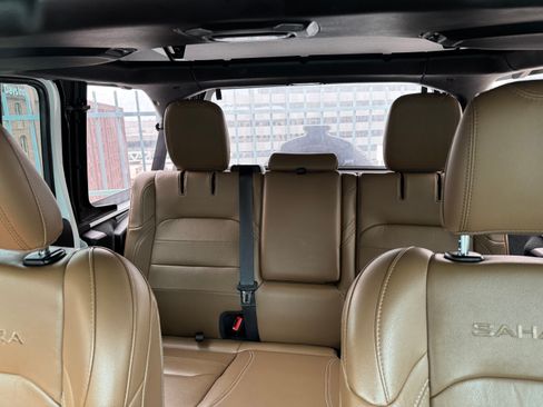 Used 2022 Jeep Wrangler Unlimited Sahara w/ Cold Weather Group image 13