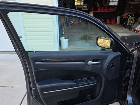 Used 2015 Chrysler 300 Limited image 25