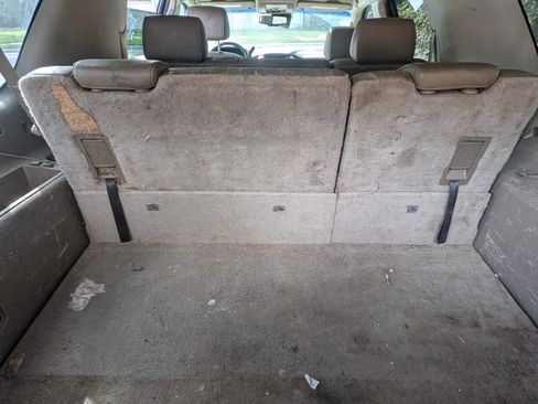 Used 2015 Chevrolet Suburban LT image 9