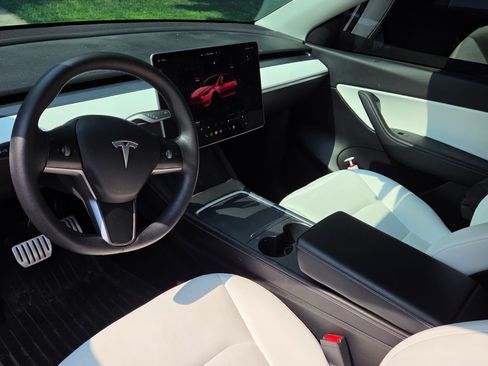 Used 2022 Tesla Model Y Performance AWD/4WD image 10