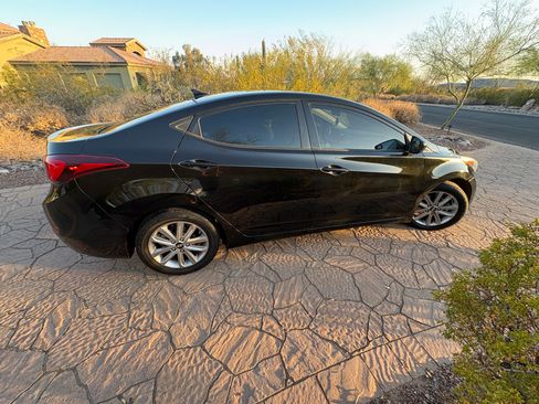 Used 2015 Hyundai Elantra SE w/ Option Group 02 FWD image 9