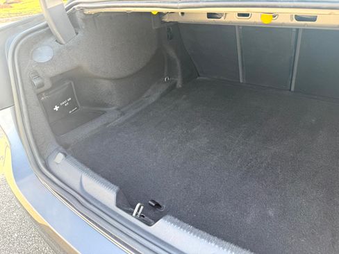 Used 2017 Jaguar XE Premium image 13