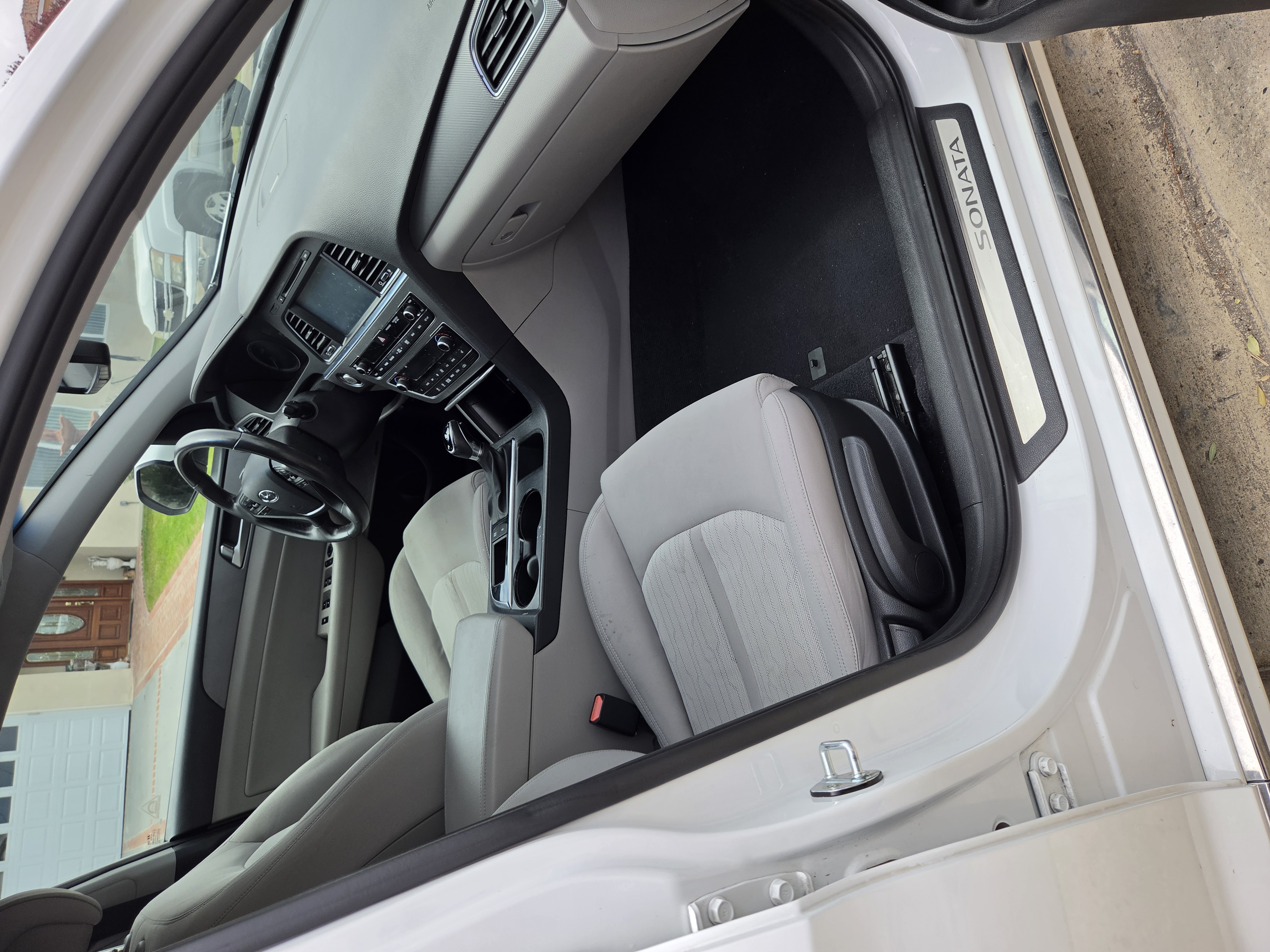 Used 2017 Hyundai Sonata Plug-In Hybrid FWD image 2