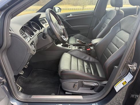 Used 2018 Volkswagen GTI SE image 24