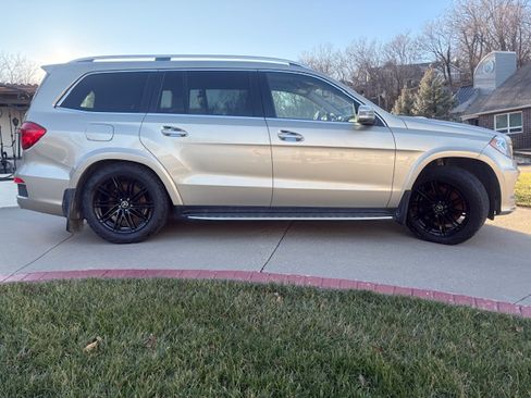 Used 2013 Mercedes-Benz GL 550 GL 550 4MATIC Sport Utility 4D image 1