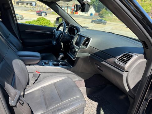 Used 2018 Jeep Grand Cherokee Limited AWD/4WD image 15