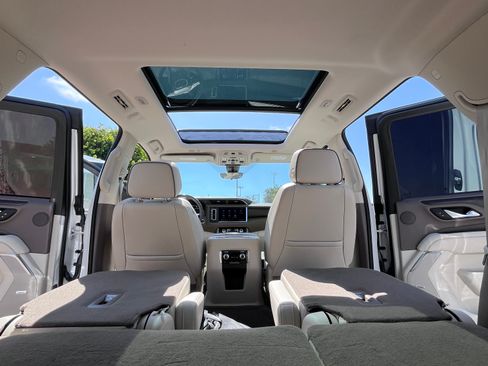 Used 2021 GMC Yukon Denali w/ Denali Premium Package AWD/4WD image 14