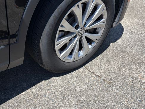 Used 2018 Volkswagen Tiguan SE w/ Panoramic Sunroof Package AWD/4WD image 28
