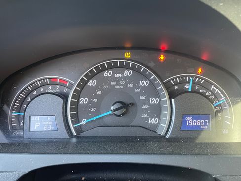 Used 2013 Toyota Camry LE image 5