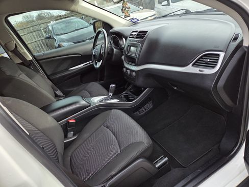 Used 2020 Dodge Journey SE w/ SE Popular Equipment Group image 13