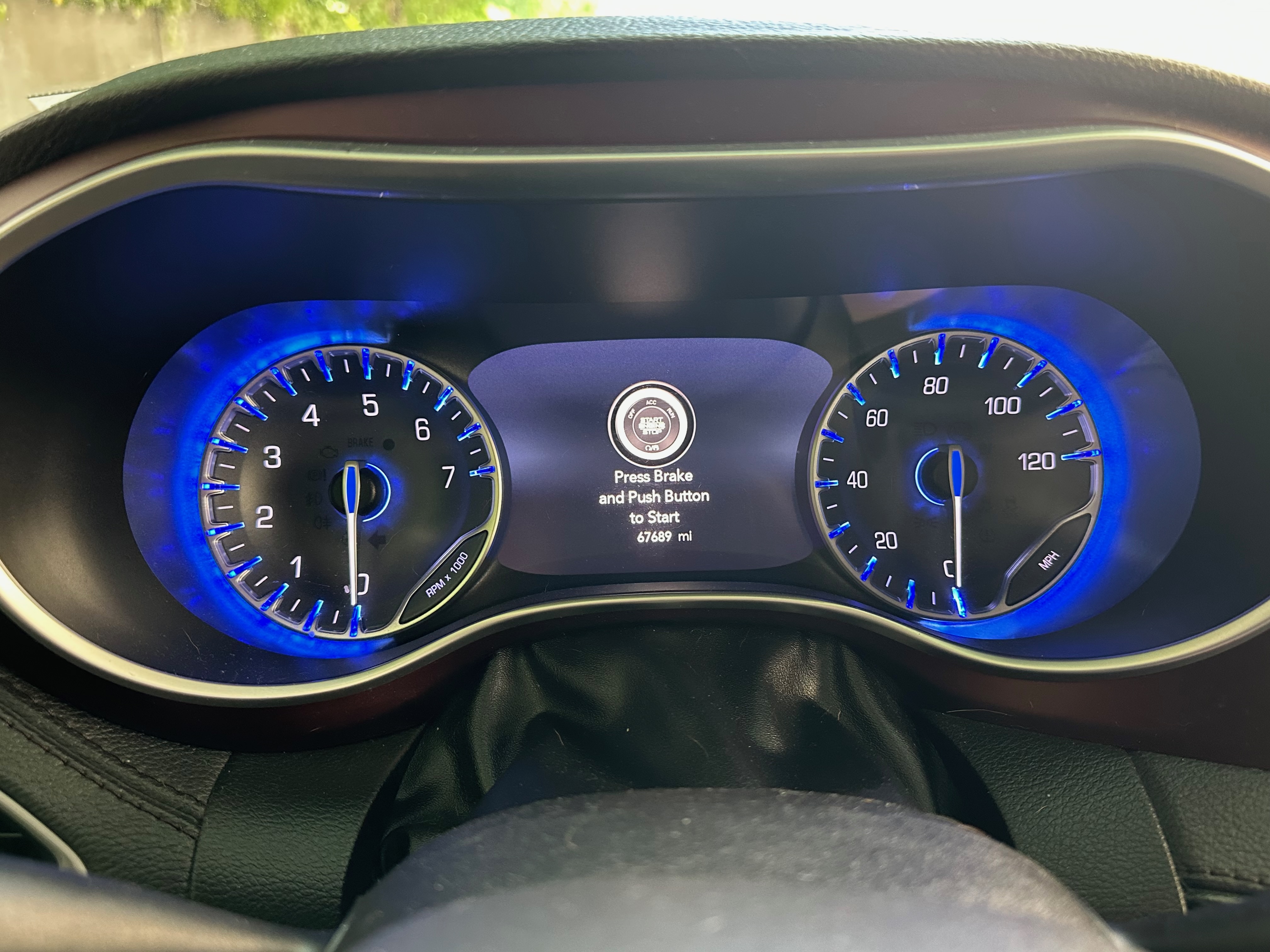 Used 2018 Chrysler Pacifica Limited w/ Advanced Safetytec Group FWD image 11