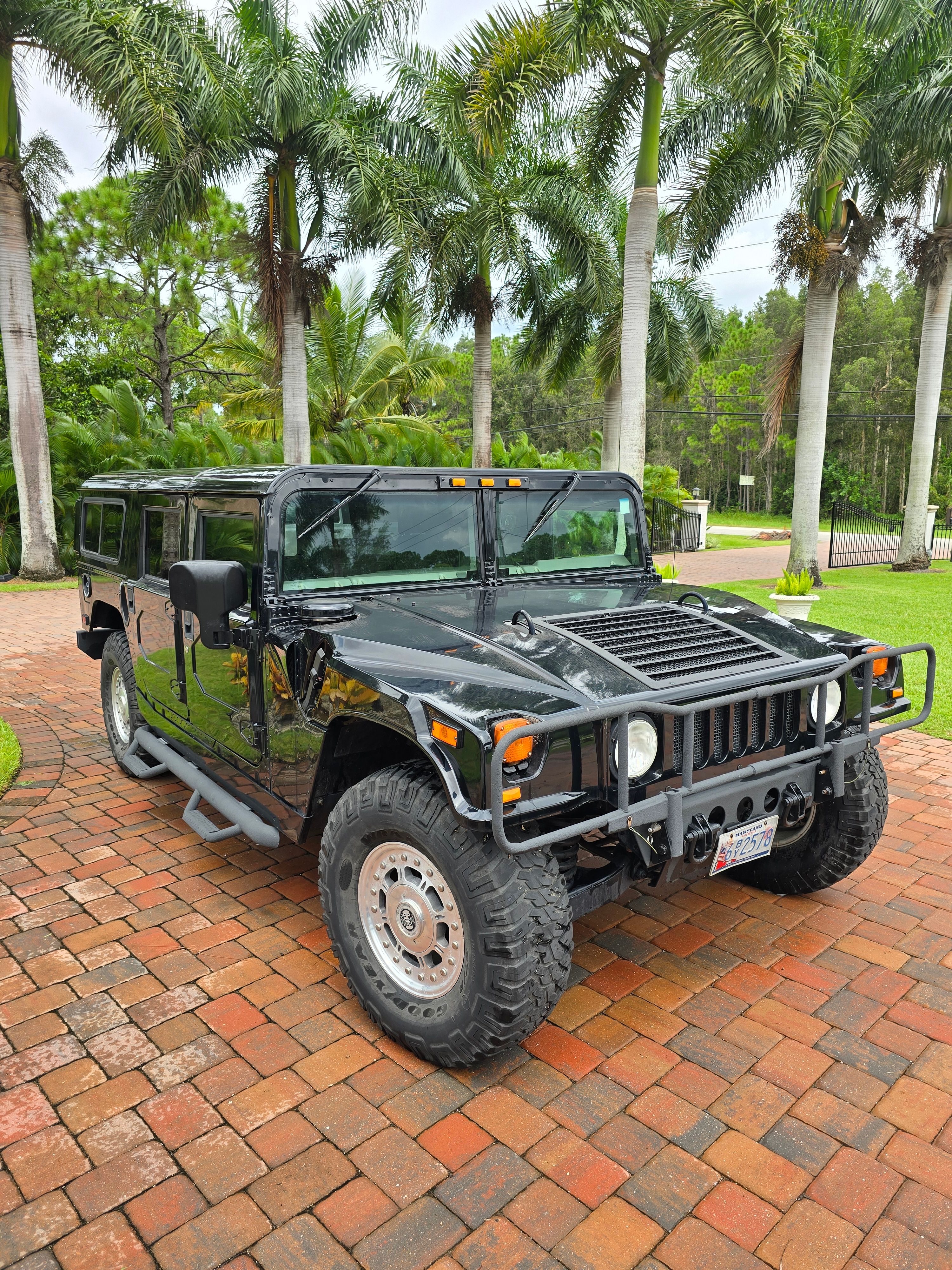 Used 2002 HUMMER H1 4-Door Wagon AWD/4WD image 1
