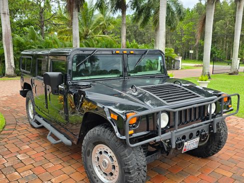 Used 2002 HUMMER H1 4-Door Wagon AWD/4WD image 1