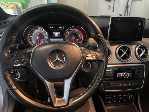 Used 2014 Mercedes-Benz CLA 250 image 14