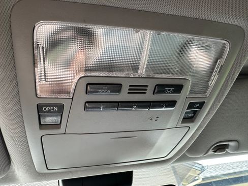 Used 2018 Toyota Highlander SE image 5