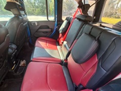 Used 2023 Jeep Wrangler Unlimited Rubicon 4xe AWD/4WD image 15