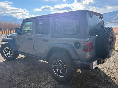 Used 2023 Jeep Wrangler Unlimited Sport image 4