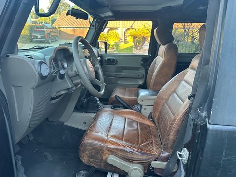 Used 2007 Jeep Wrangler Rubicon w/ Dual Top Group image 4