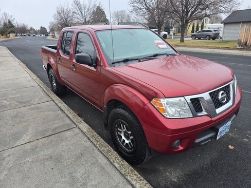 Used 2019 Nissan Frontier SV image 1
