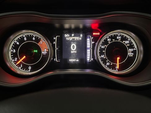 Used 2018 Jeep Cherokee Latitude Plus image 6