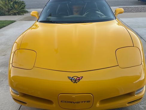 Used 2000 Chevrolet Corvette Convertible w/ Performance Handling Pkg image 2