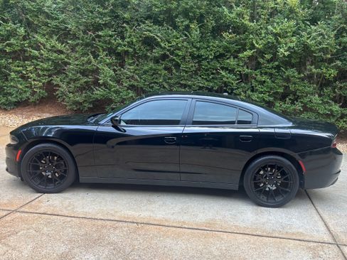 Used 2019 Dodge Charger SXT w/ Leather Interior Group RWD image 5