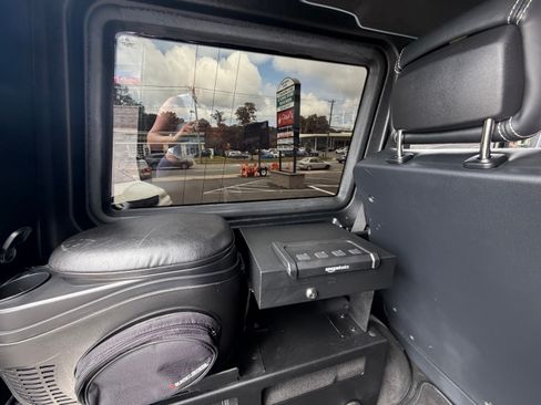 Used 2018 Mercedes-Benz G 550 Squared image 8