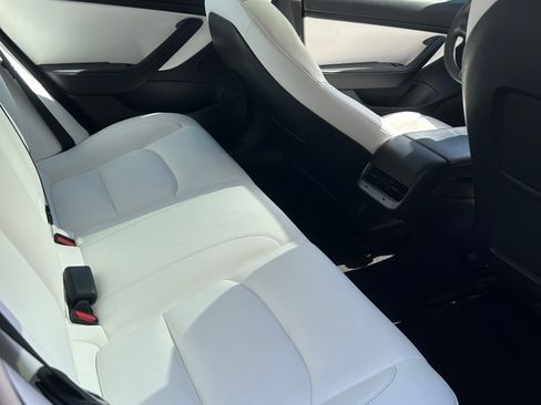 Used 2021 Tesla Model 3 Standard Range Plus image 12