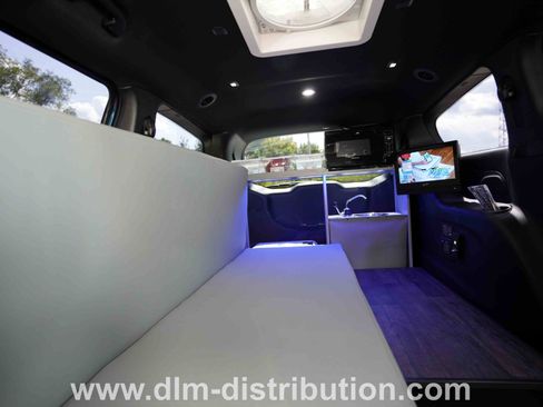 Used 2025 Chrysler Pacifica Select image 15