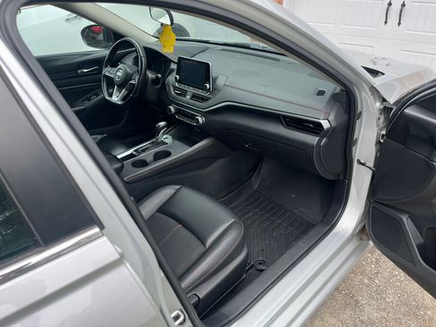 Used 2021 Nissan Altima 2.5 SR FWD image 10