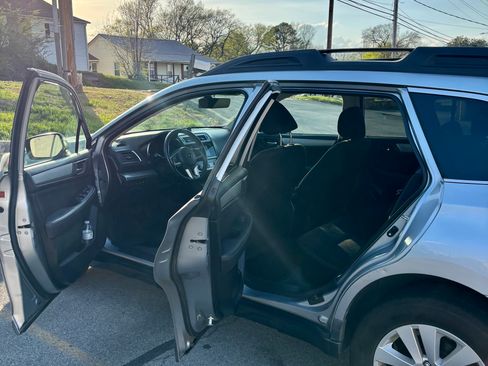 Used 2017 Subaru Outback 2.5i Premium image 16