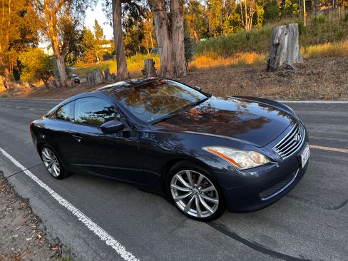 Used 2010 INFINITI G37 Journey w/ Premium Pkg image 2
