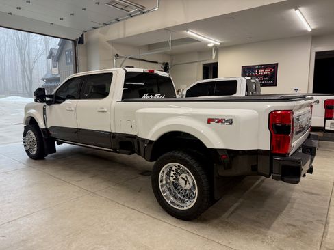 Used 2025 Ford F450 King Ranch w/ FX4 Off-Road Package image 9