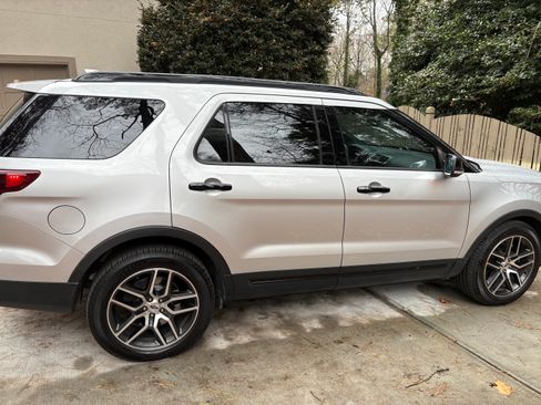 Used 2017 Ford Explorer Sport image 6