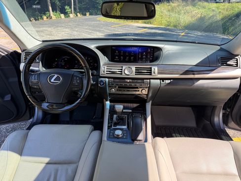 Used 2016 Lexus LS 600h L image 18