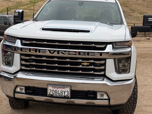 Used 2023 Chevrolet Silverado 2500 LTZ AWD/4WD image 2